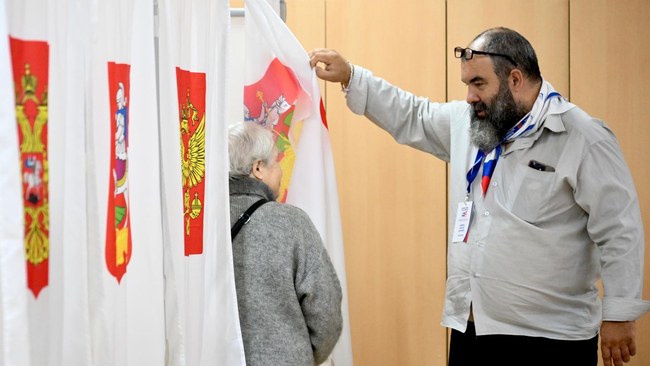 No Uzbequistão, os cidadãos da Rússia votam ativamente nas eleições para a Duma Estatal