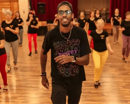 Oemis Romagoza Durruthy apparently leading a women’s dance class