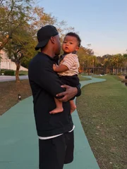 Thiaguinho com o filho Bento