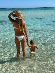 Gisele Bündchen compartilha fotos das férias em Tahiti com Joaquim Valente e o filho, River