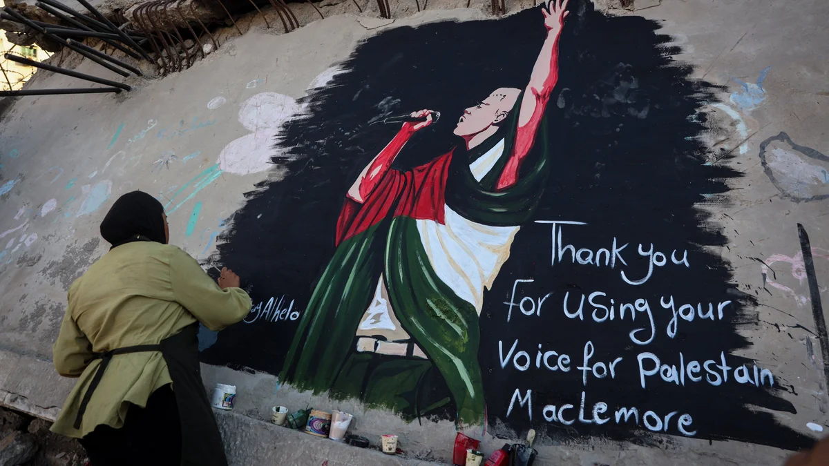 Mural do rapper Macklemore pintado em Gaza após o escândo da turnê de Sheeran