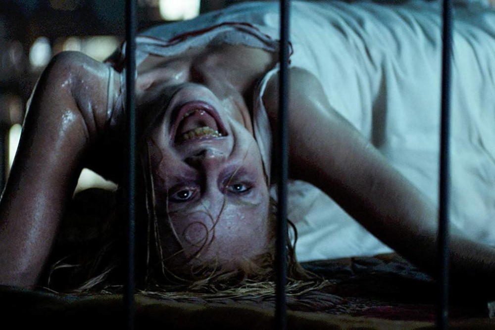 A Possessão acompanha um pai desesperado para salvar a filha pequena de forças demoníacas — Foto: Reprodução/IMDb