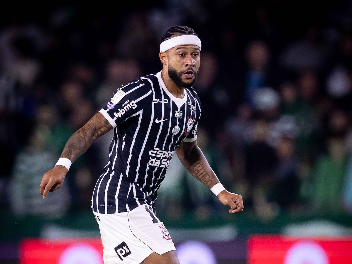 Memphis Depay fica fora da primeira convocação de Xavi para a seleção holandesa