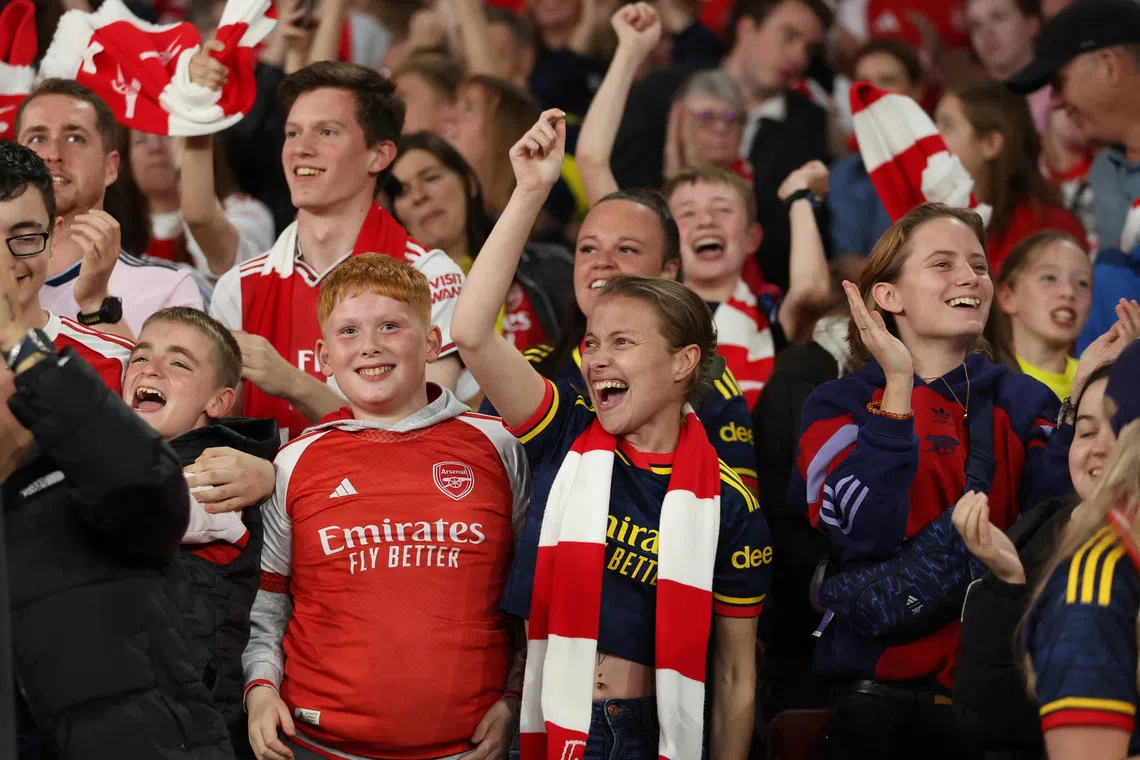O gol de Smilla Holmberg no minuto de prorrogação salvou o empate do Arsenal contra o Manchester United na WSL