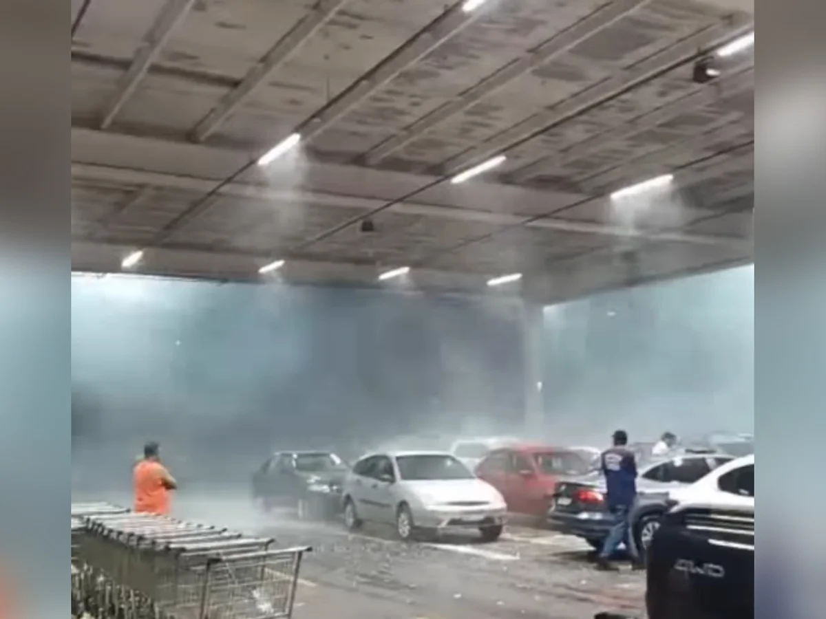 MG: granizo e ventania assustam clientes em estacionamento de supermercado