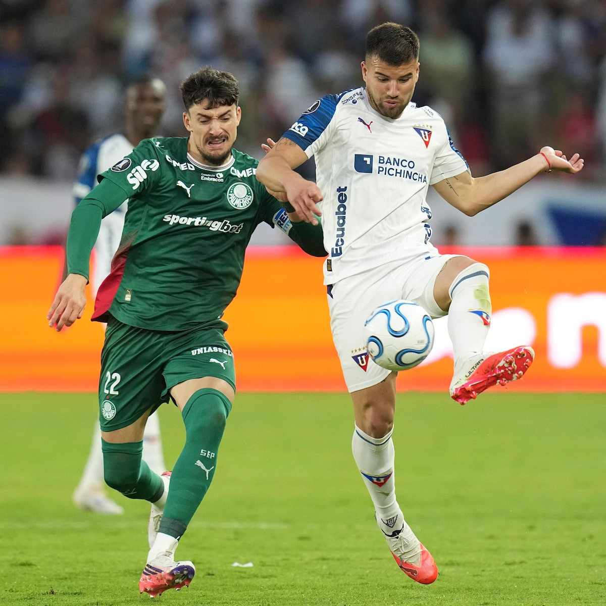 Palmeiras se acovarda, leva virada da LDU, mas se classifica nos pênaltis graças a Carlos Miguel