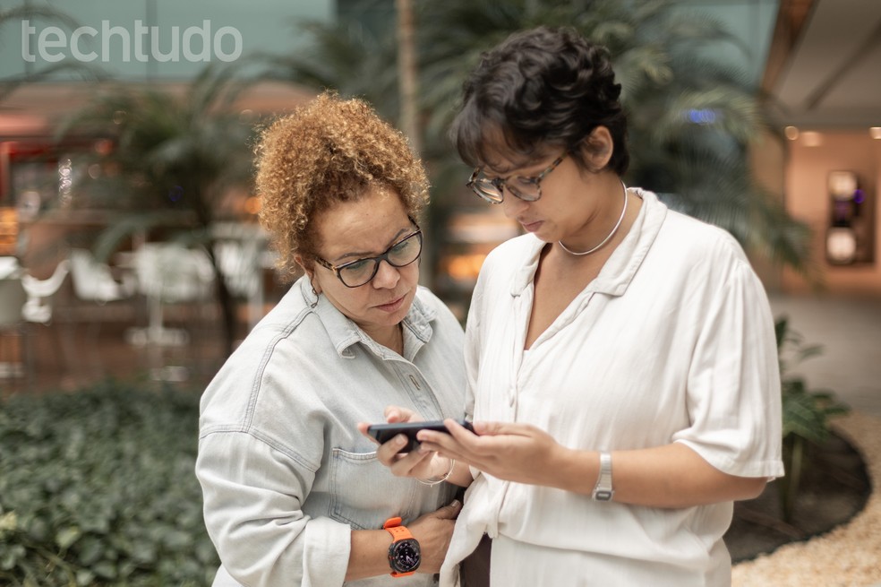 Google ensina 11 dicas exclusivas para proteger idosos de golpes no celular