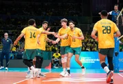 Jogadores do Brasil comemoram ponto diante da Bolívia
