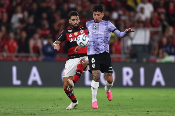 Com Jorginho expulso, Flamengo empata com Del Valle e avança à semifinal