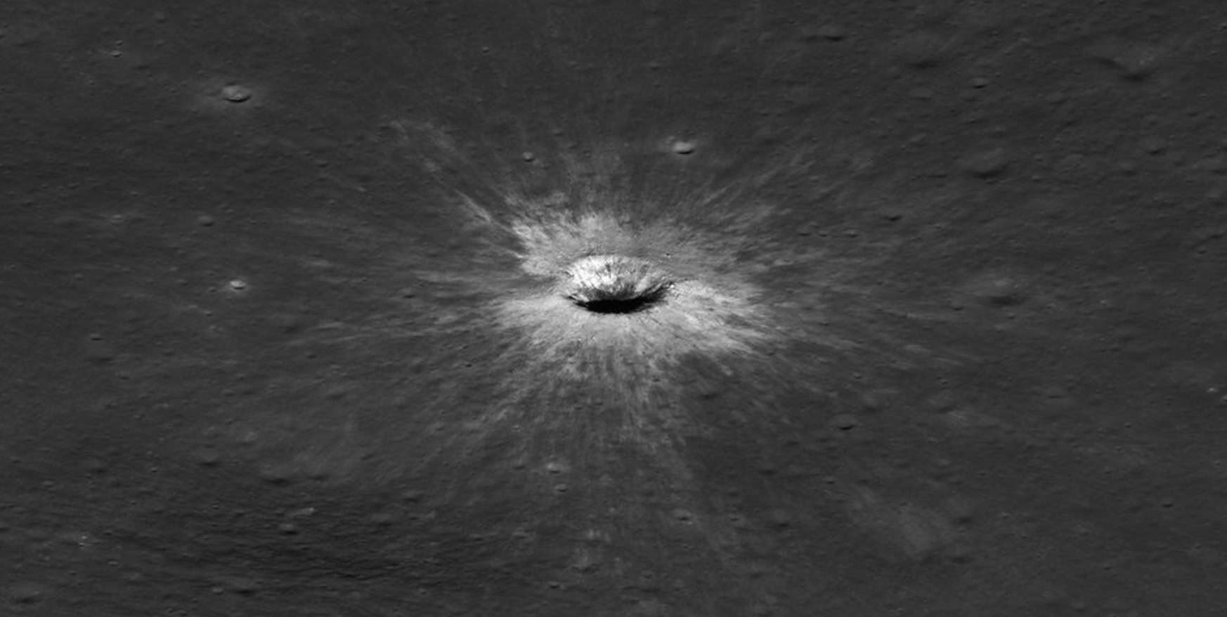 Imagem da matéria: NASA descobre cratera na Lua maior do que o Coliseu; impacto de asteroide ou cometa passou despercebido