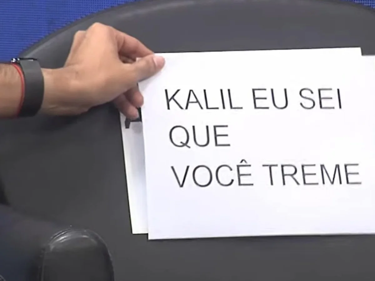 Gabriel ironiza com cartaz falta de Kalil a debate: "Eu sei que você treme"