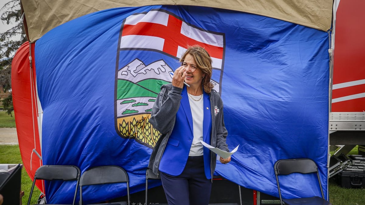 'Why walk away?': Emotional Danielle Smith speaks against separation at online forum