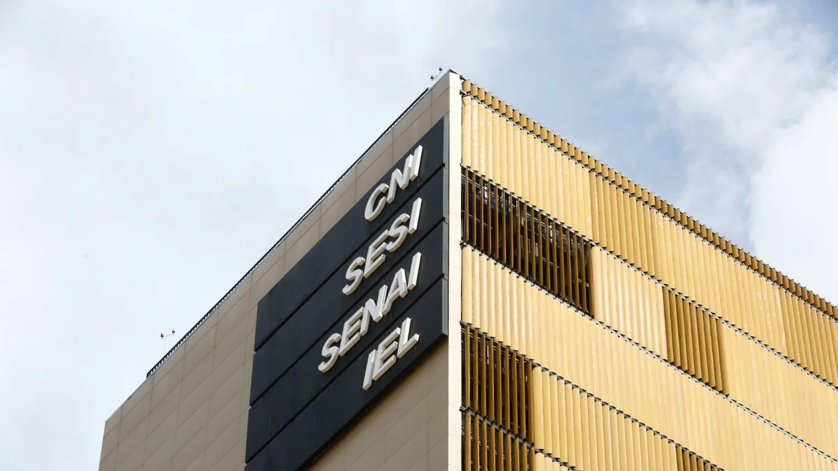 CNI diz que redução de juros é tímida e não muda cenário de endividamento