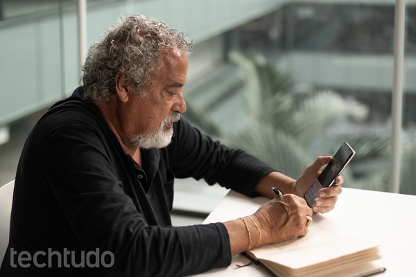 Google ensina 11 dicas exclusivas para proteger idosos de golpes no celular