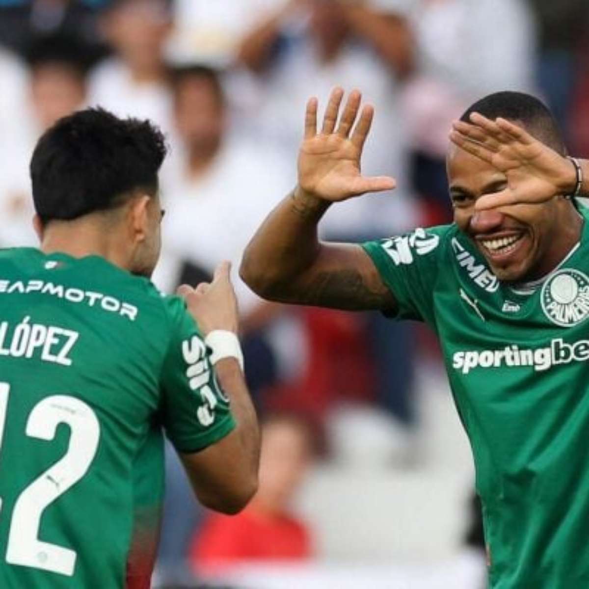 Carlos Miguel brilha, Palmeiras supera a LDU nos pênaltis e está na semi