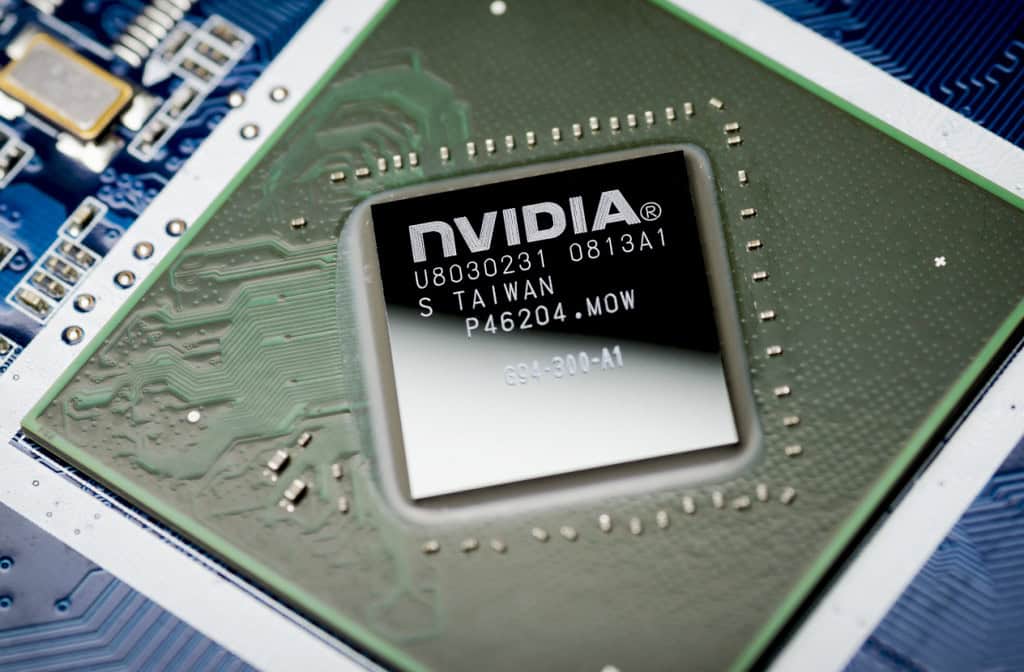 CEO da Nvidia ganha espaço com Trump enquanto gigantes da IA pedem mais regras para a tecnologia