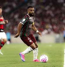 O lance da reclamação do Fluminense neste domingo - Foto: Reprodução de vídeo / Jogada10