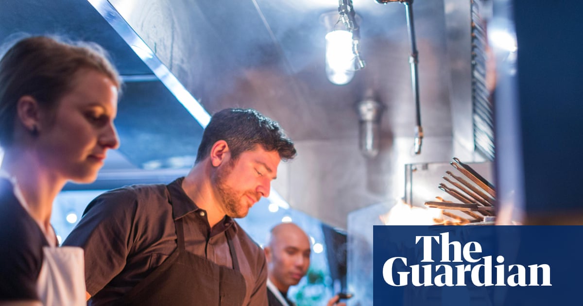 Funcionários de cozinhas comerciais expostos a altos níveis de poluição do ar, revela estudo