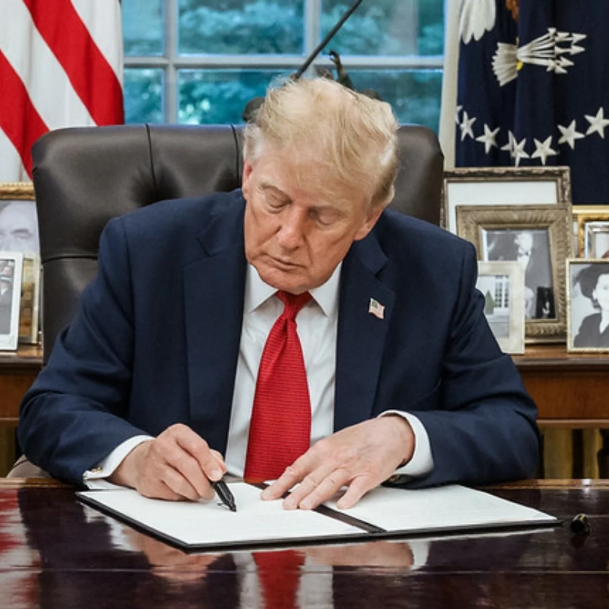 Trump aprova fuzilamento de autor de massacre em base militar dos EUA