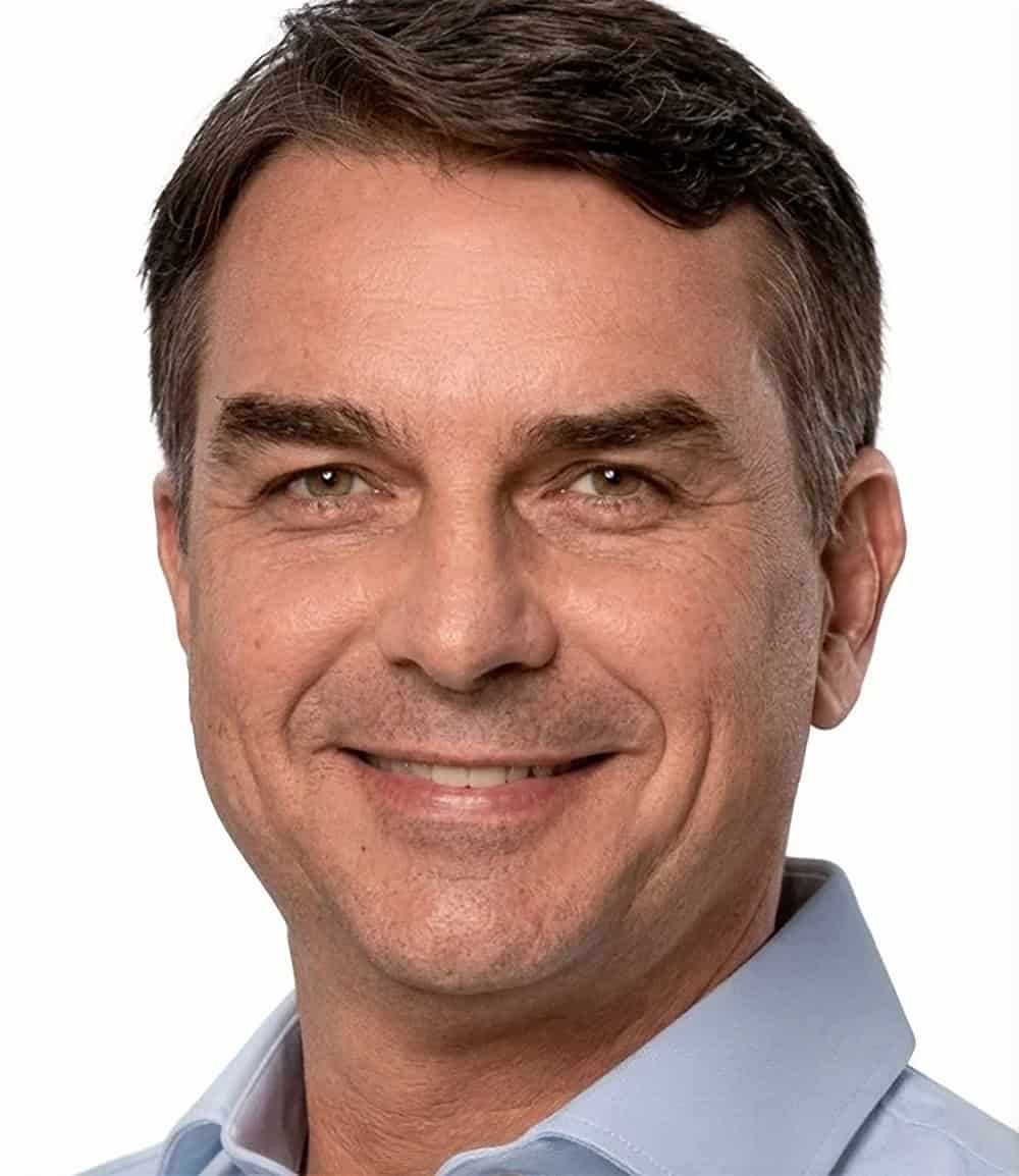 Imagem da matéria: TSE decide manter remoção de posts que associam Flávio Bolsonaro e Nossa Senhora