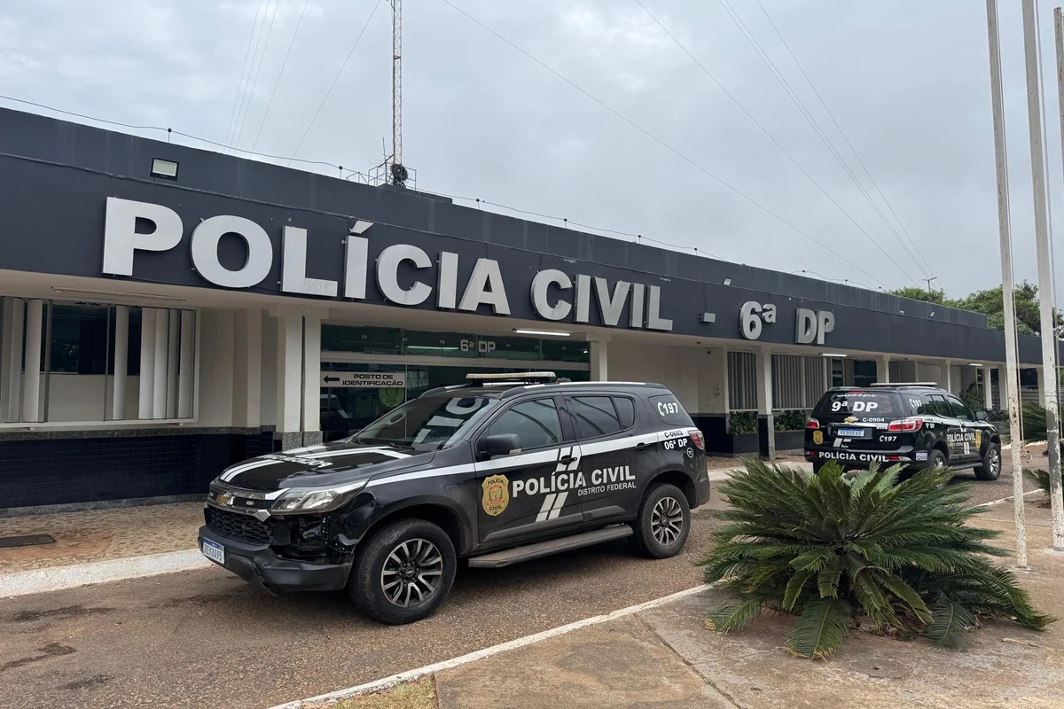 Foto de viatura na 6ª DP