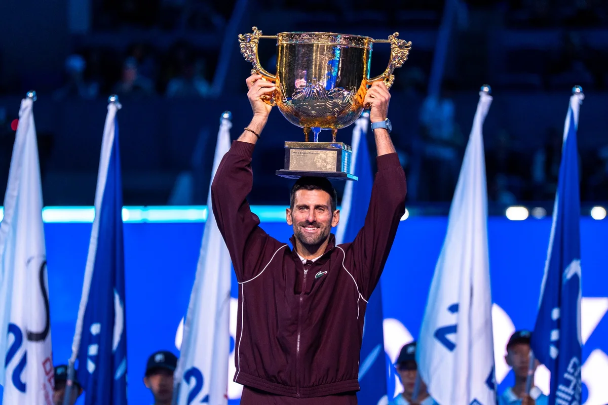 Djokovic é campeão do ATP 500 de Pequim após desistência de De Minaur