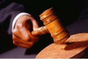 Homem dos EUA se arrepende de crime de ódio contra mulher jamaicana