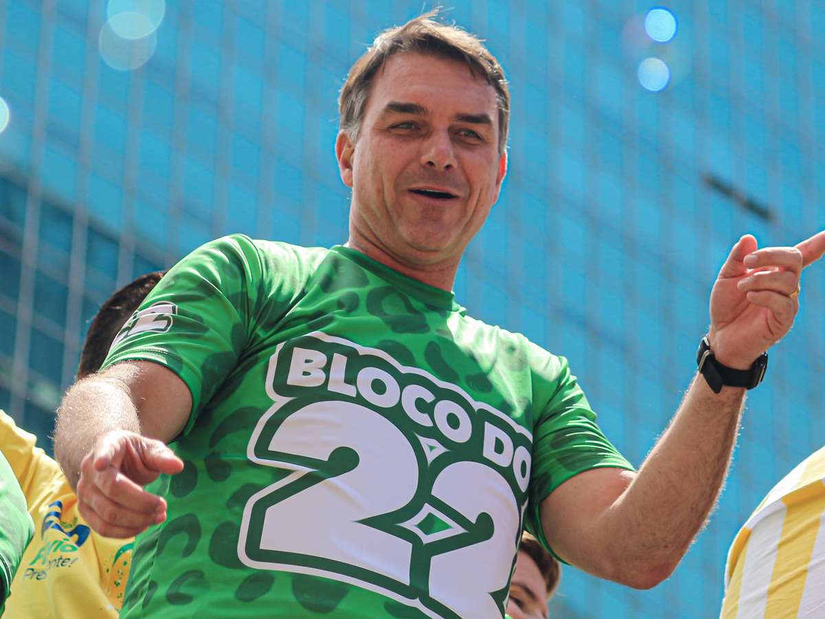 Governo de Donald Trump concederá visto para Flávio Bolsonaro entrar nos EUA
