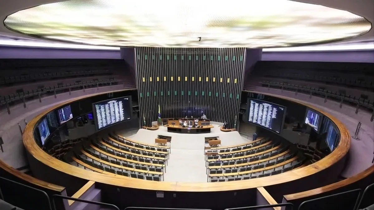 "OAB da Medicina": um dia antes de MP caducar, Câmara aprova proposta