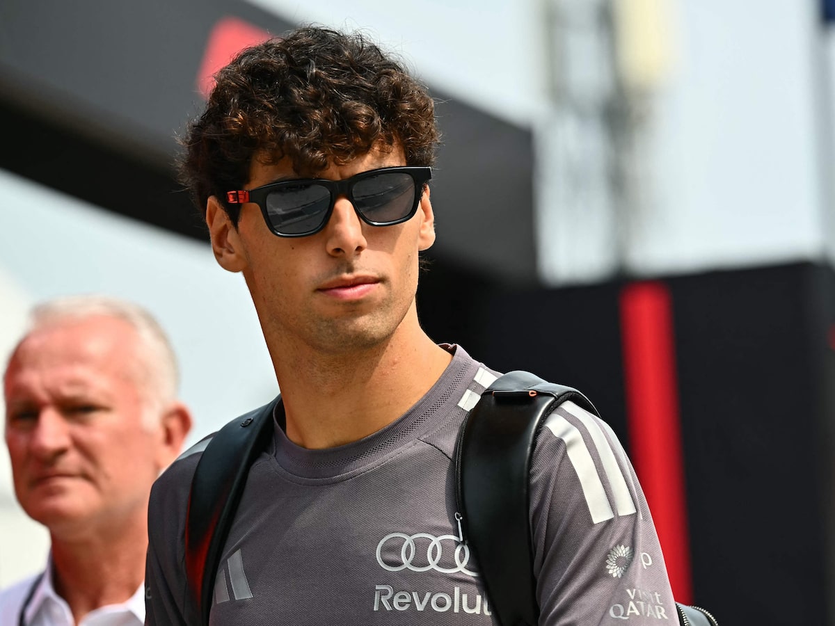 Bortoleto pede desculpas a Sainz por acidente: ‘acabou com minha corrida e a dele’