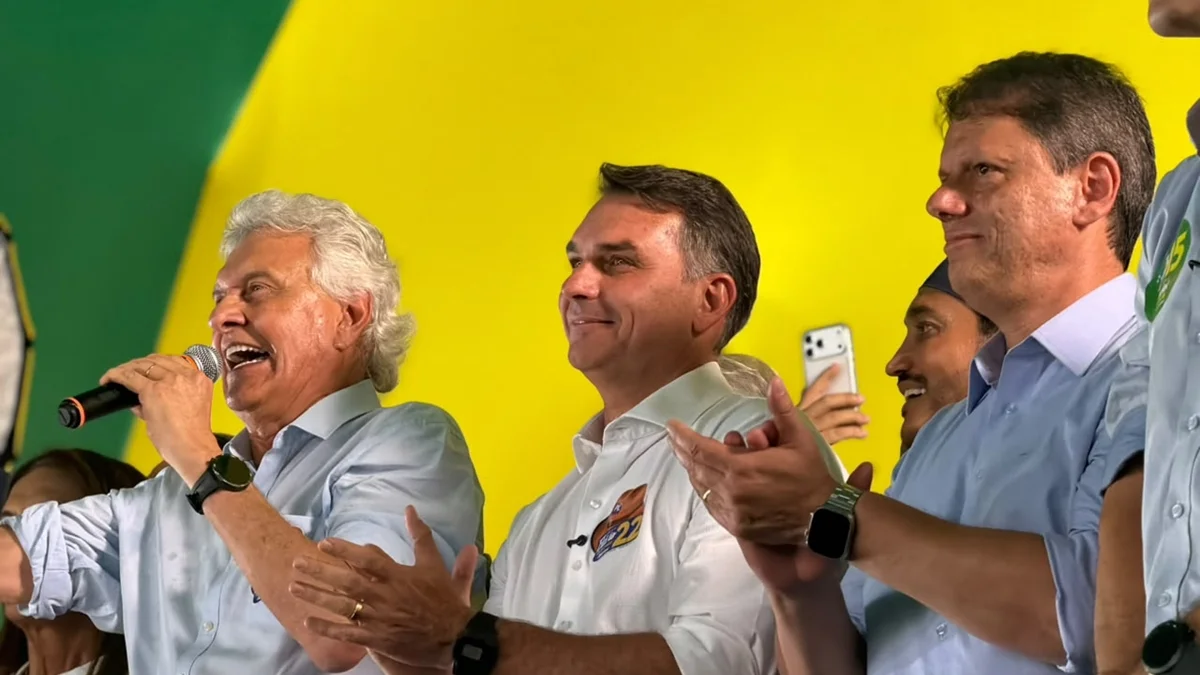 Ronaldo Caiado anuncia apoio a Flávio Bolsonaro no 2º turno