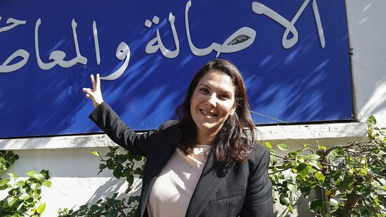 A primeira primeira-ministra do Marrocos fica entre o rei, os clérigos e as feministas