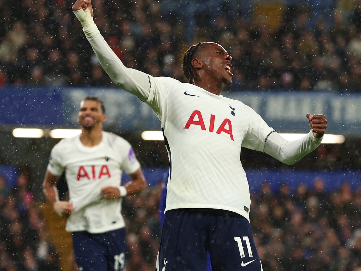 O Tottenham surpreende o Chelsea pela segunda vitória consecutiva na liga enquanto Cole Palmer é expulso