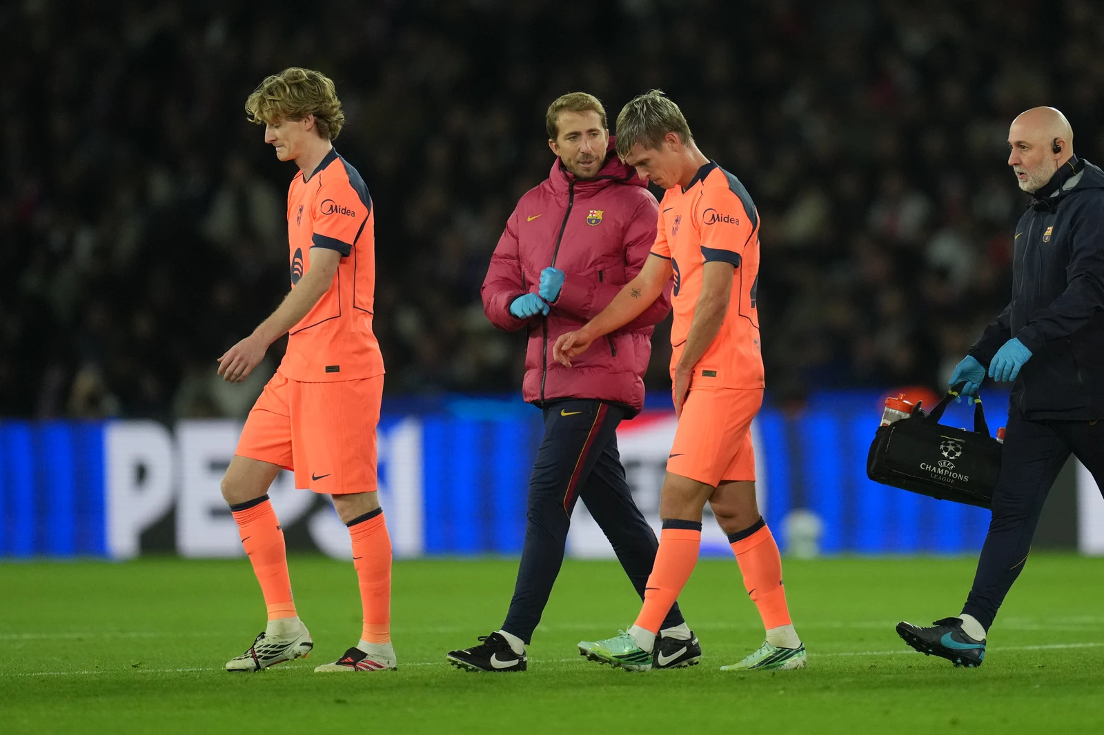 A crise do Manchester United se aprofunda com derrota por 4-1 contra o novo da Champions League, Como