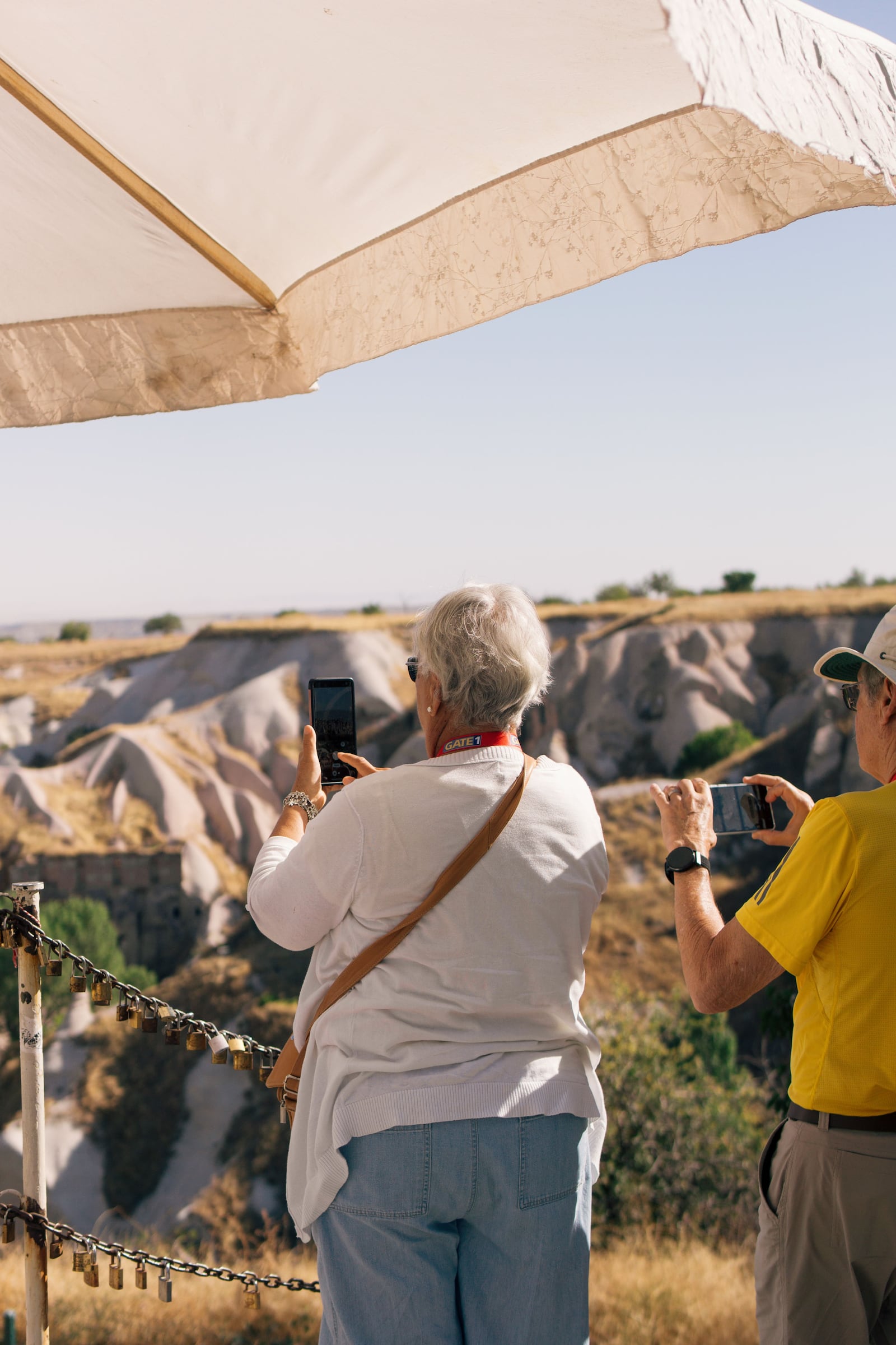 Amigas 50+ viajando, turistando e colecionando histórias! Pexels / Berna