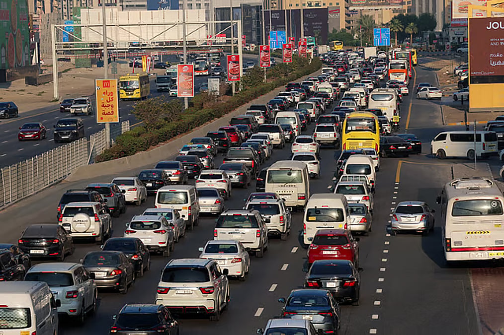 Alerta de trânsito em Dubai: Acidentes relatados na E311 e na Emirates Road