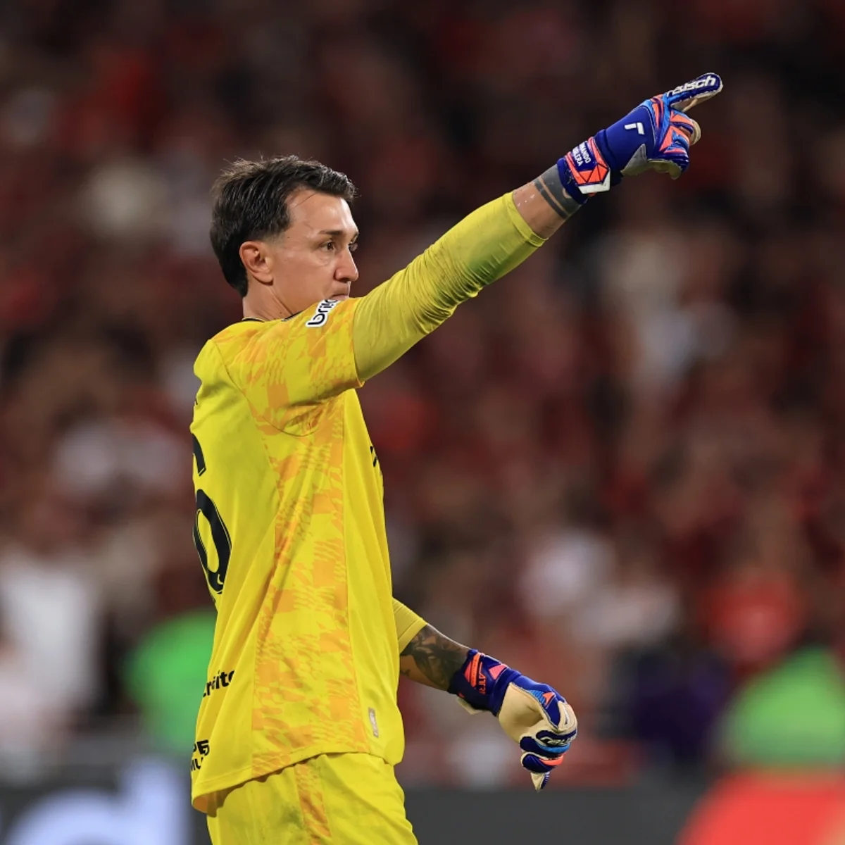 Muslera brilha nos pênaltis e Estudiantes elimina Flamengo na Libertadores