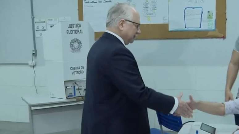 Moraes, Medonça, Nunes Marques, autoridades e políticos vão às urnas neste domingo