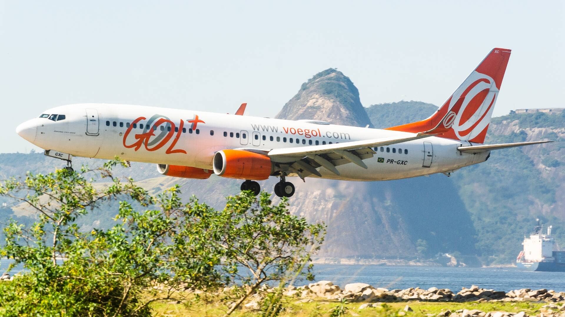 Outra companhia aérea nacional, a GOL, cancela todos os voos para os EUA devido à baixa demanda