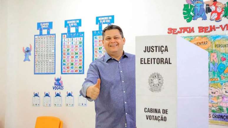 Moraes, Medonça, Nunes Marques, autoridades e políticos vão às urnas neste domingo