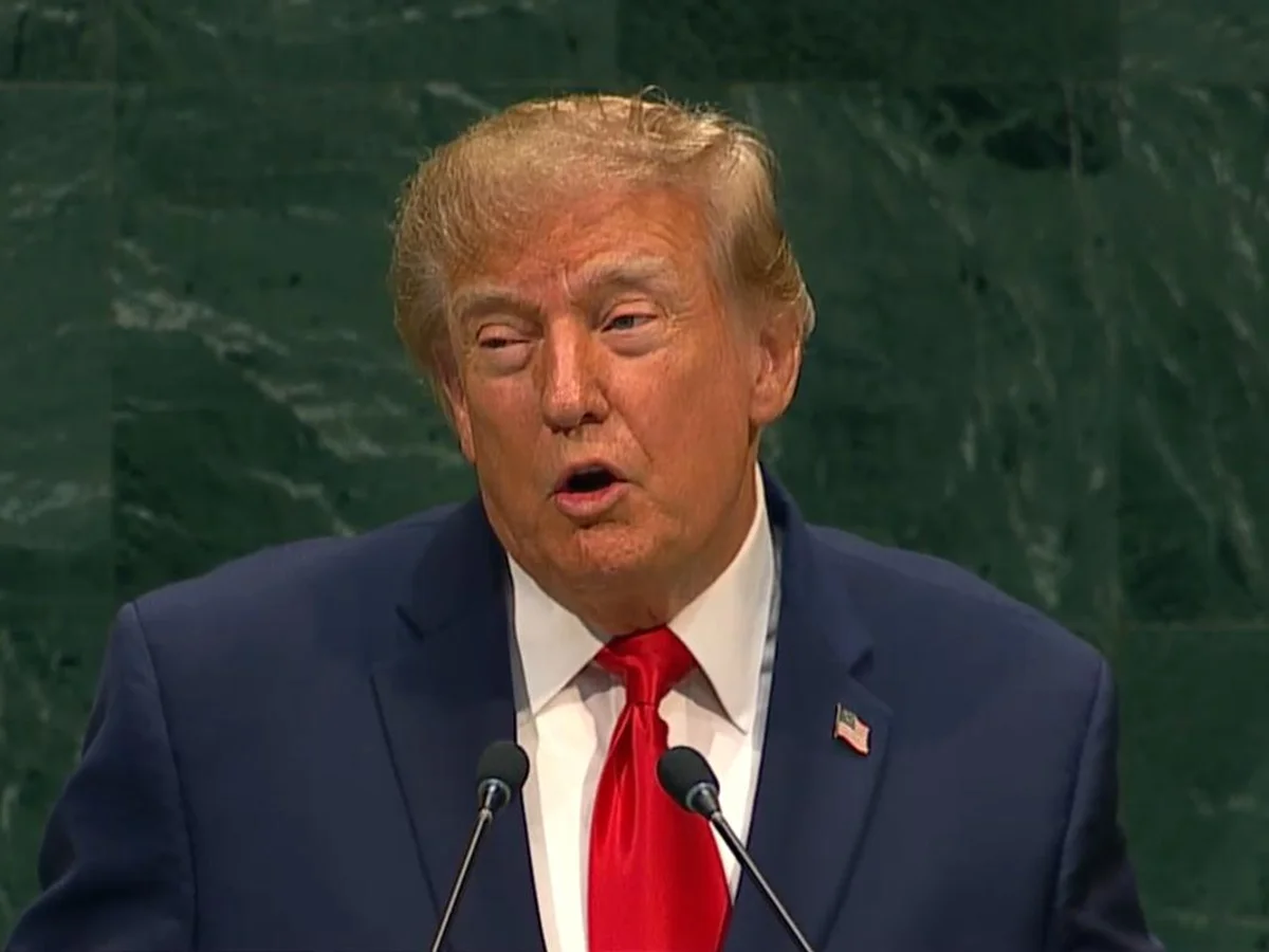Trump: na defensiva nas pesquisas, descontrolado nos comícios