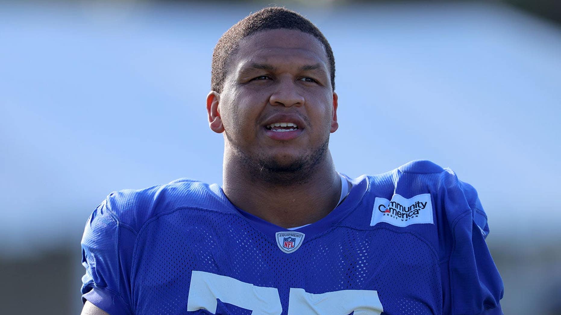 O tackle dos Rams, Alaric Jackson, ganha recurso e faltará apenas um jogo por ter socado o Bradley Chubb dos Bills