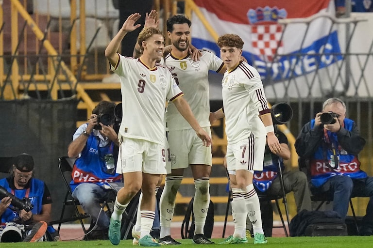 Espanha vira na Croácia com gols do talismã Merino, amplia série invicta e avança na Liga das Nações