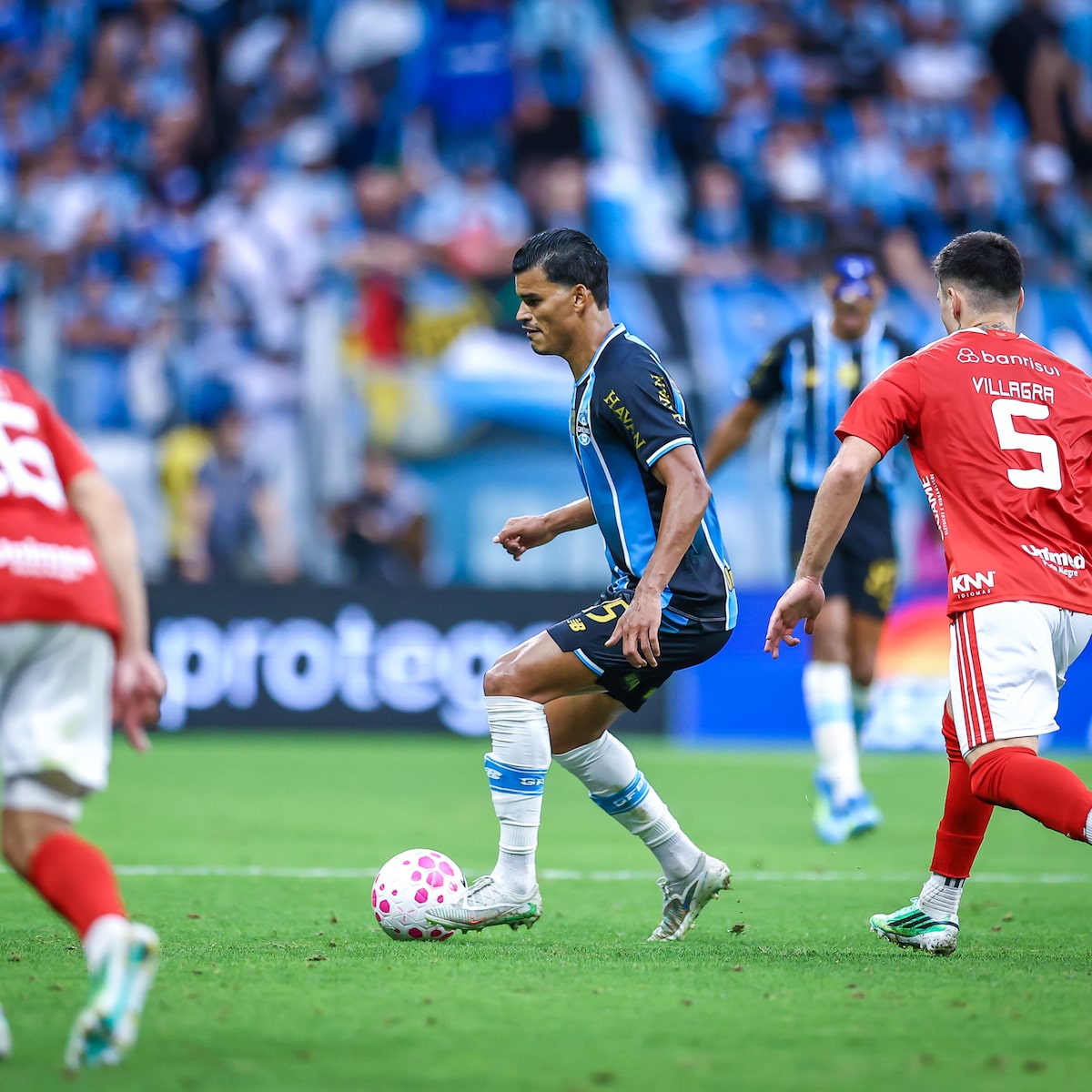 Corinthians ‘entra na crise’ de Grêmio e Inter e pode evitar inédita queda conjunta da dupla gaúcha