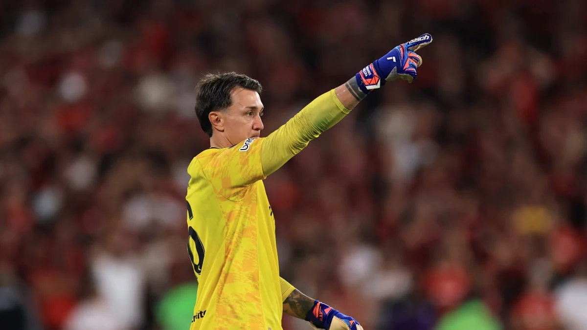Muslera brilha nos pênaltis e Estudiantes elimina Flamengo na Libertadores
