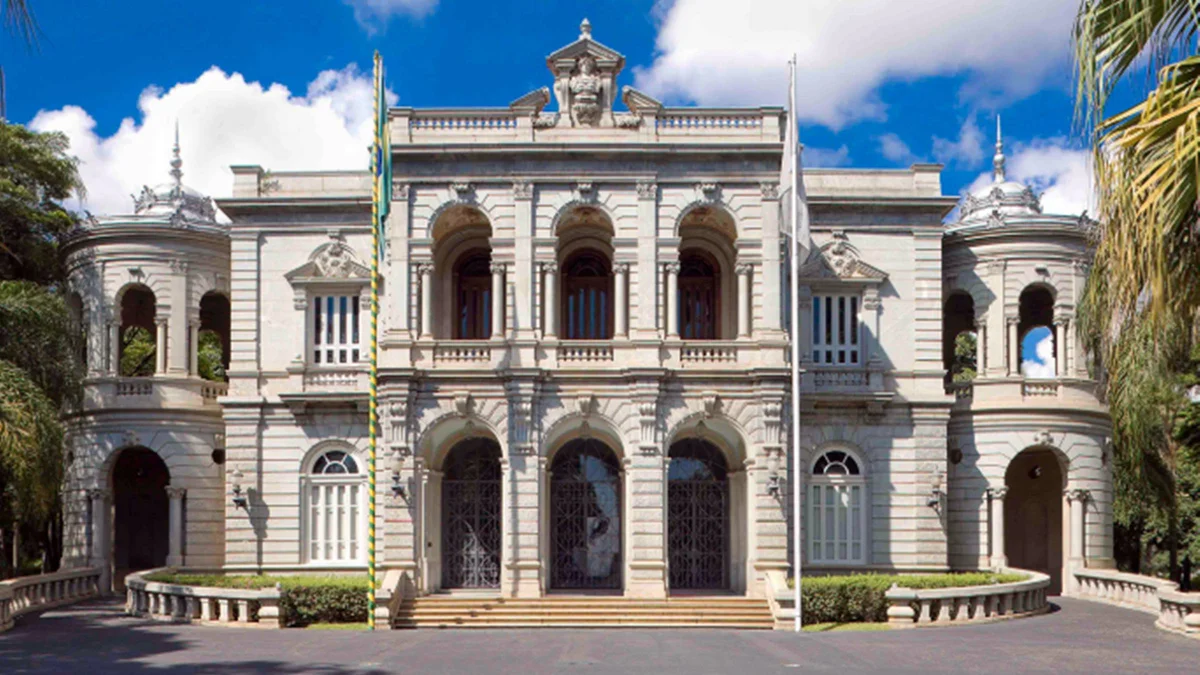 Candidatos ao governo de Minas "elegem" o melhor que ocupou o cargo