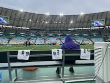 Pancadas em jogo de futebol americano equivalem a sete acidentes de carro, revela ex-atleta