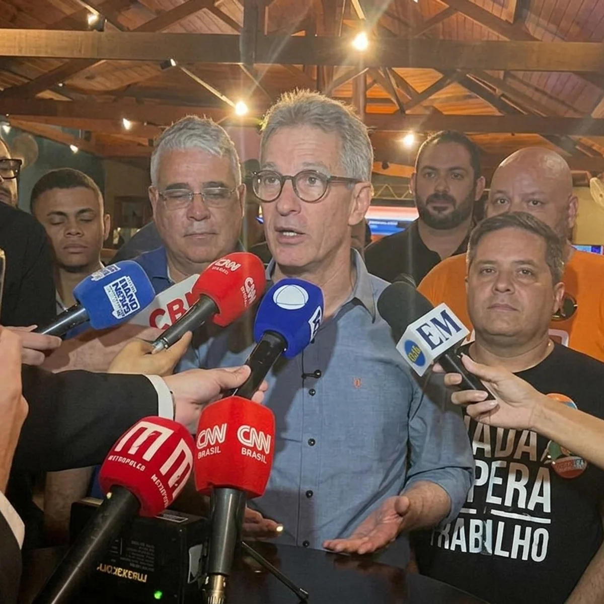 Zema declara apoio a Flávio no 2º turno: “Não vou ficar em cima do muro”