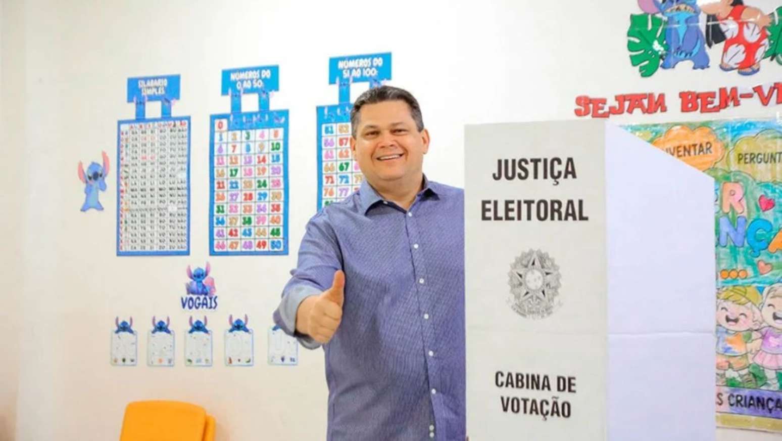 Davi Alcolumbre vota em Macap&aacute; (AP)
