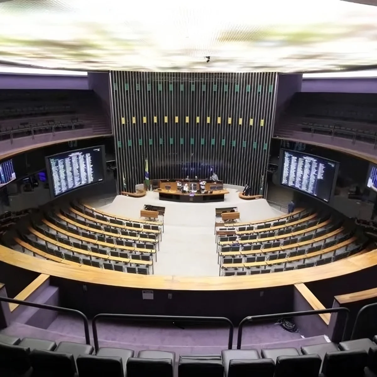 "OAB da Medicina": um dia antes de MP caducar, Câmara aprova proposta